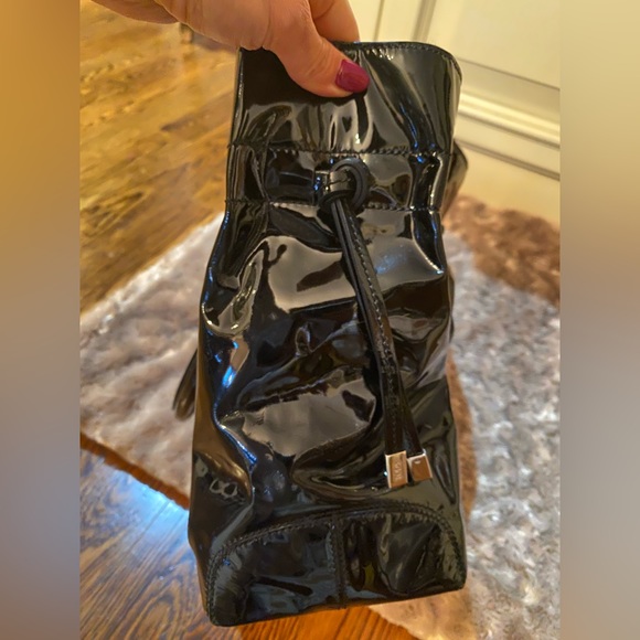 TOD’S black patent leather tote bag with silver tab (75933). - Picture 3 of 10